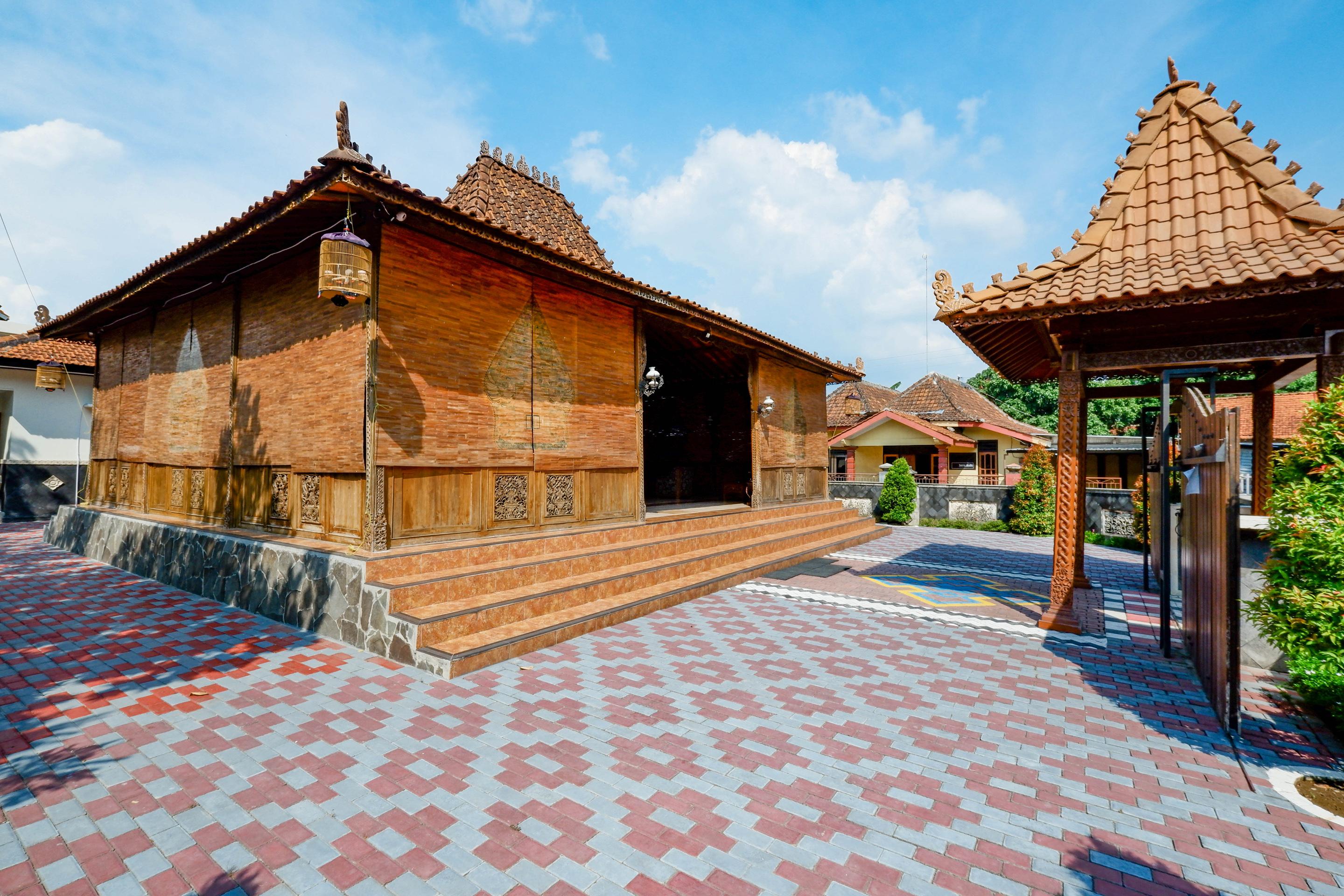 Oyo 2327 Pagsis Village Klaten Екстериор снимка